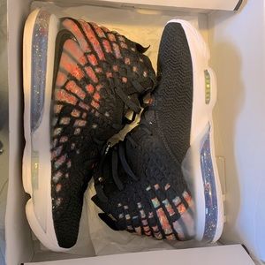 Lebron Basketball shoes